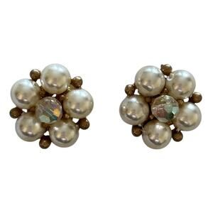 Vintage 1960s Faux Pearl Cluster Clip-On Earrings - Elegant Statement Jewelry